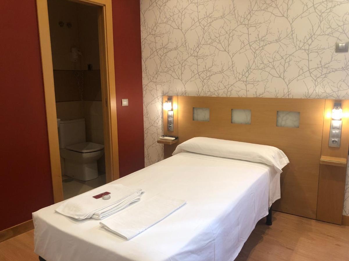 Hostal Rias Bajas มาดริด ภายนอก รูปภาพ