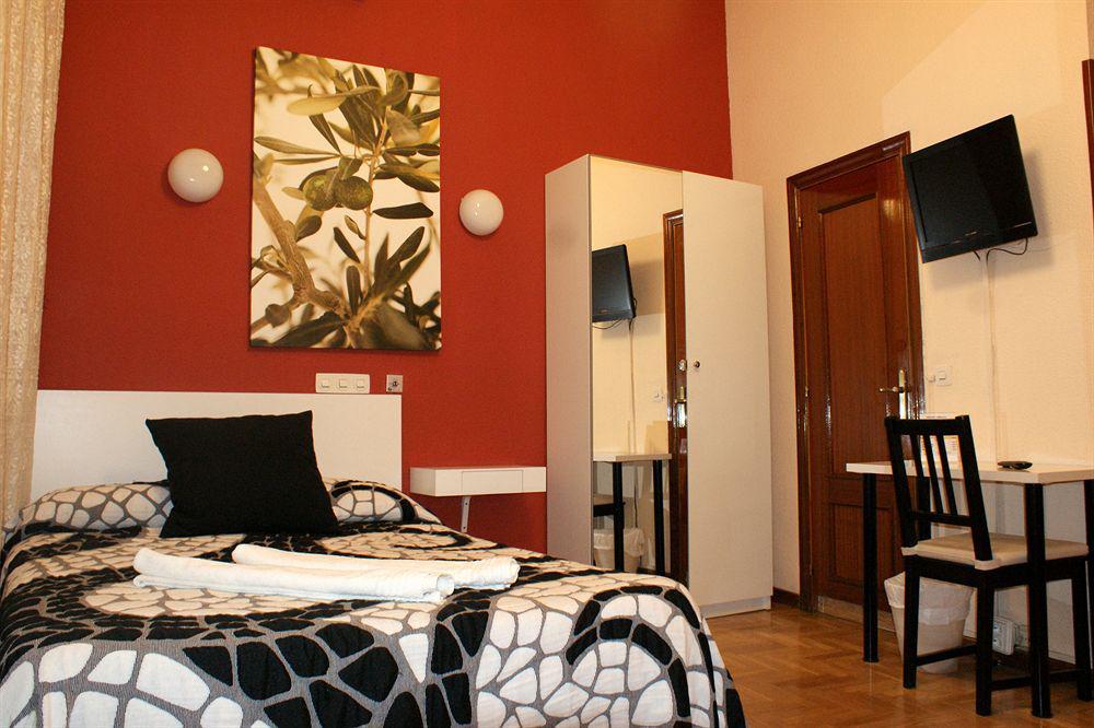 Hostal Rias Bajas มาดริด ภายนอก รูปภาพ