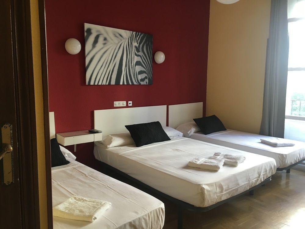 Hostal Rias Bajas มาดริด ภายนอก รูปภาพ
