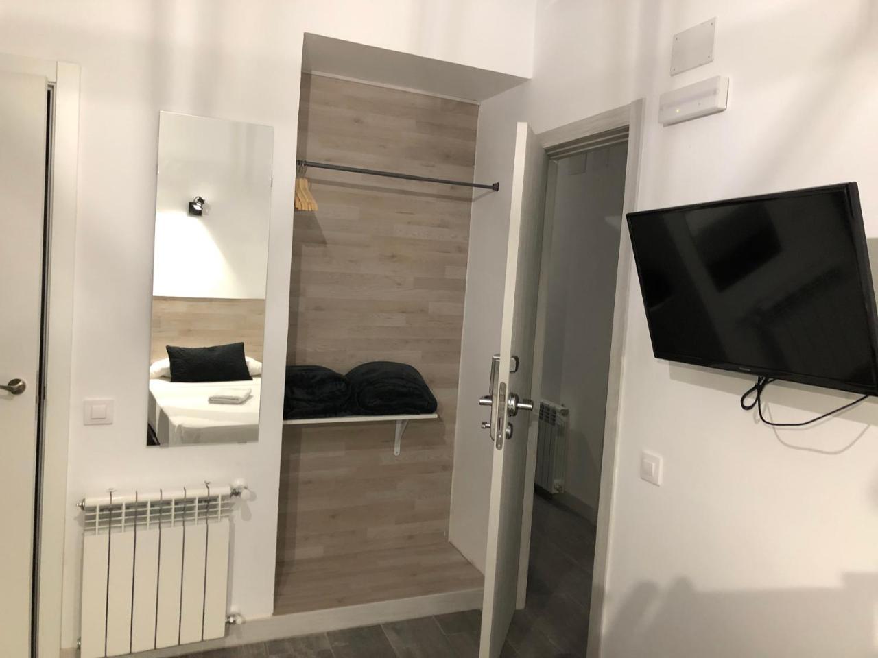 Hostal Rias Bajas มาดริด ภายนอก รูปภาพ