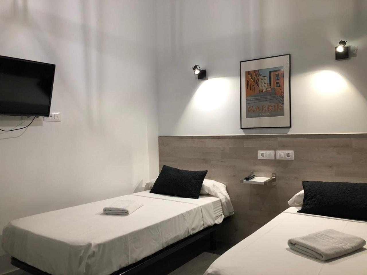 Hostal Rias Bajas มาดริด ภายนอก รูปภาพ
