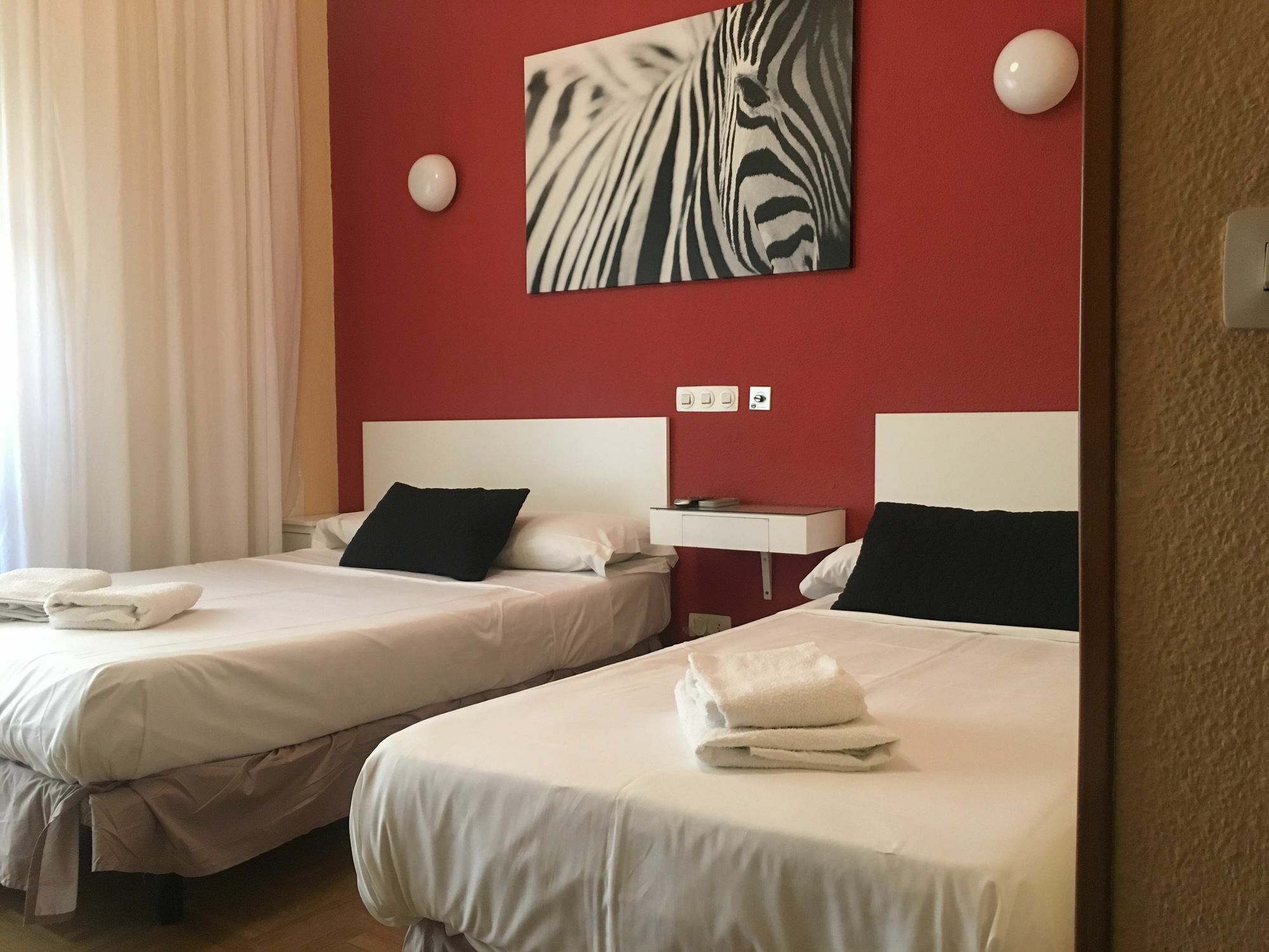 Hostal Rias Bajas มาดริด ภายนอก รูปภาพ